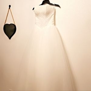 Wedding dress